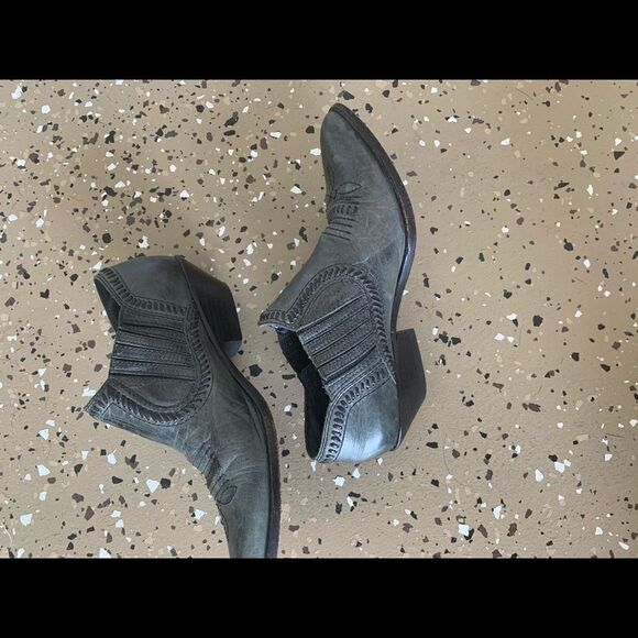 Circles brand booties - Picture 6 of 7